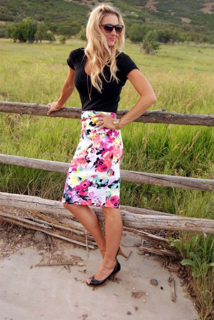 Look with black shirt and watercolor skirt