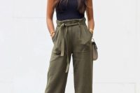 Look with high waist pants and high heels
