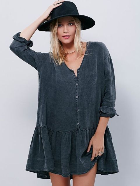 Look with loose drop waist dress and hat