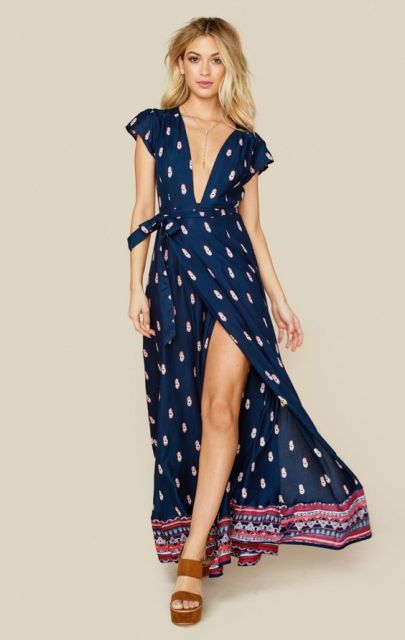 Look with maxi wrap dress and platform sandals