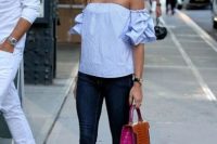 Look with ruffle sleeves top and cuffed jeans