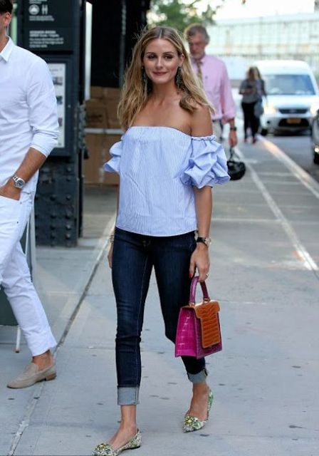 Look with ruffle sleeves top and cuffed jeans