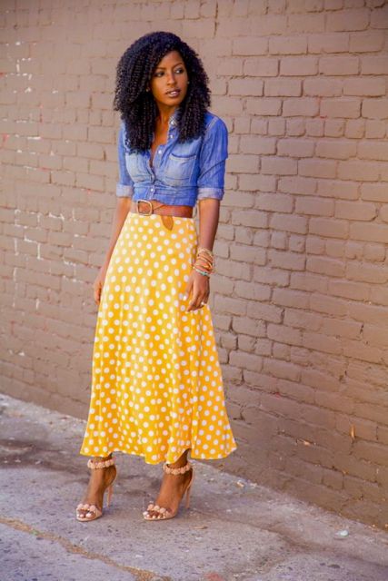 Look with yellow midi polka dot skirt and denim shirt