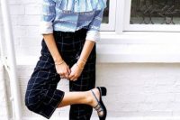 Outfit with ruffle shirt and printed trousers