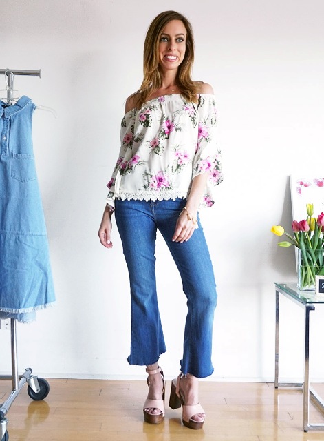 Outifit with floral top and cropped flared jeans