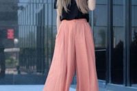 Summer look with high waist pants and wide brim hat