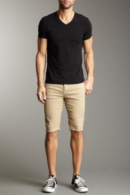 beige shorts, a black tee and black sneakers