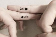 04 couple finger tattos