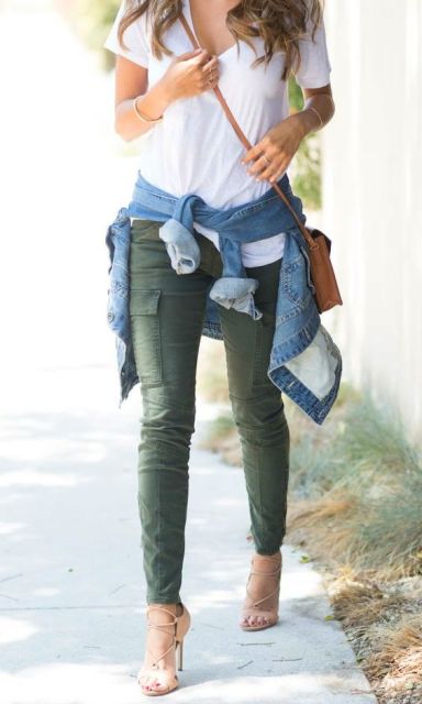 Casual look with cargo trousers and heels