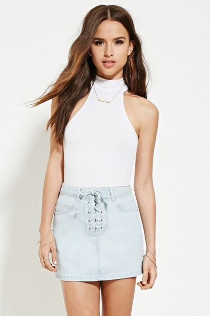 Gentle look with lace up skirt and white top
