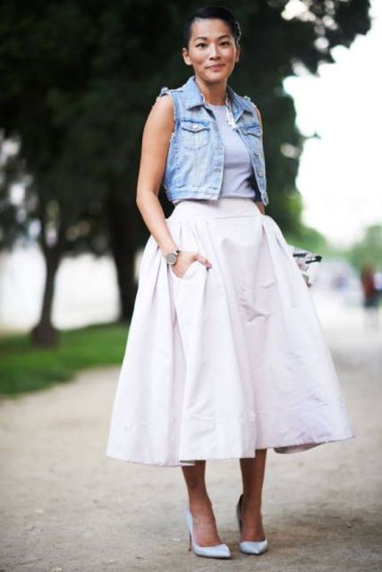 Gorgeous look with midi skirt, and pumps