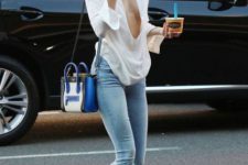 Look with sexy blouse, skinny jeans and espadrilles