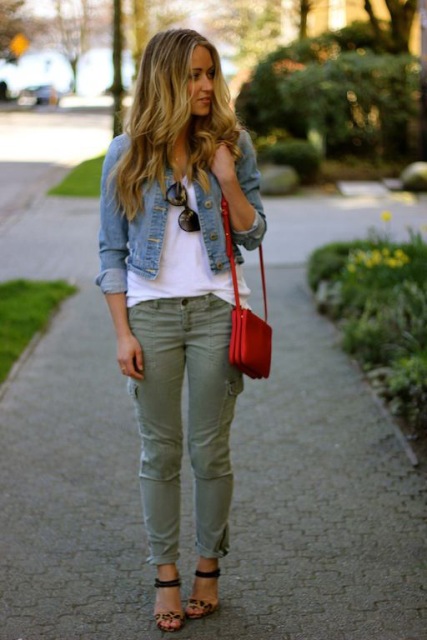 Outfit with trousers, denim jacket and mini bag