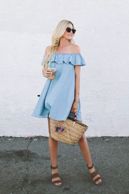 Romantic look with ruffle dress and big bag