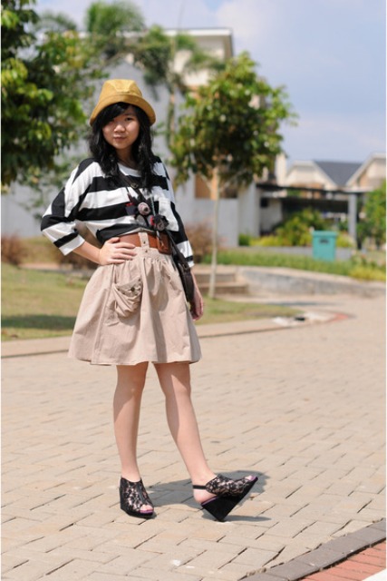 With striped shirt, platform sandals and bag