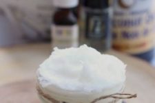 02 coconut face moisturizer that can be easily DIYed