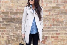 06 black leggings, a chambray shirt and a cream trench coat