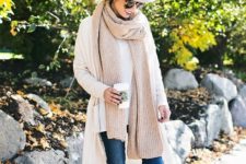 16 a neutral look with a white cardigan and a nude scarf
