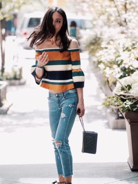 Cool look with trendy bell-sleeved shirt and jeans
