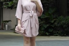 Light pink color look with dress pumps and clutch