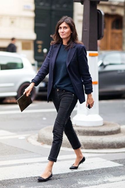 With blue shirt, black jeans and black flats