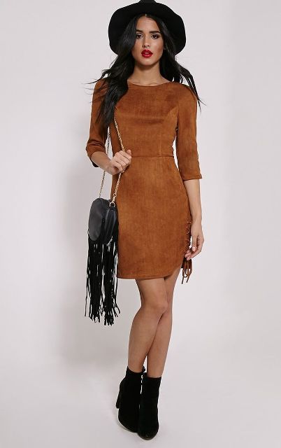 With fringe bag, boots and hat