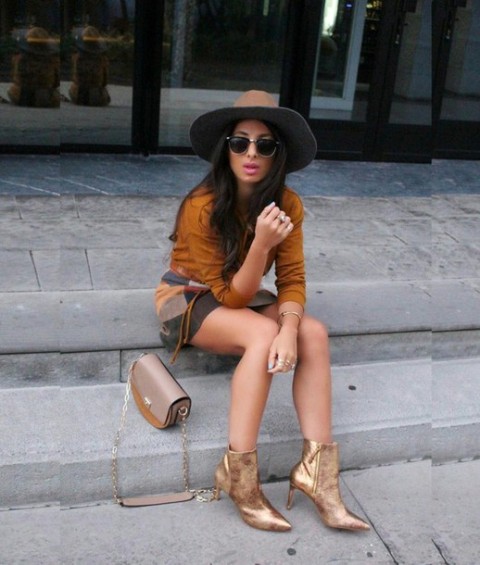 With mini printed skirt, shirt and wide brim hat