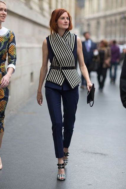 With striped scarf, black belt and printed shoes