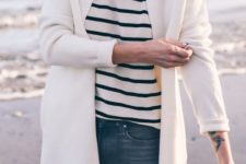04 black jeans, a striped shirt and a white cardigan