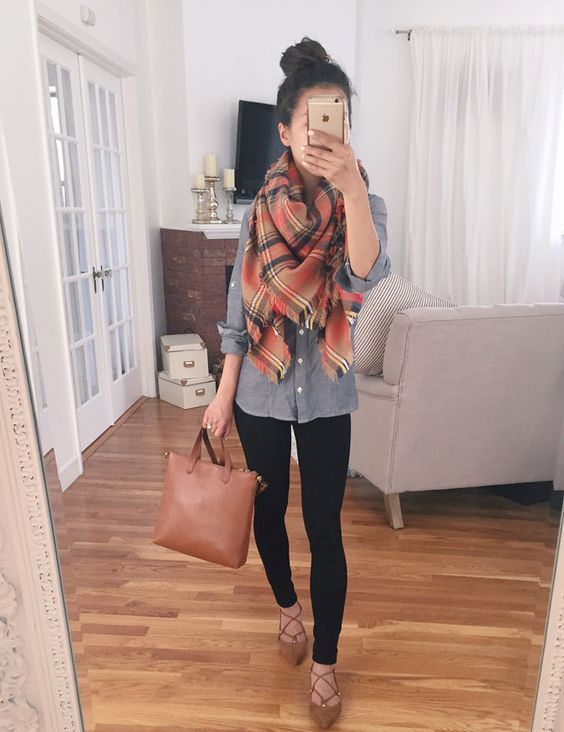 04 black leggings, a grey shirt, brown suede lace up flats