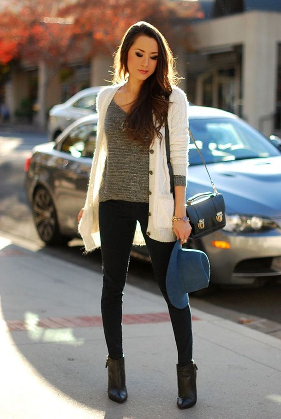 a white and grey cardigan, black jeans, a grey jersey, and an ankle boots fall outfit