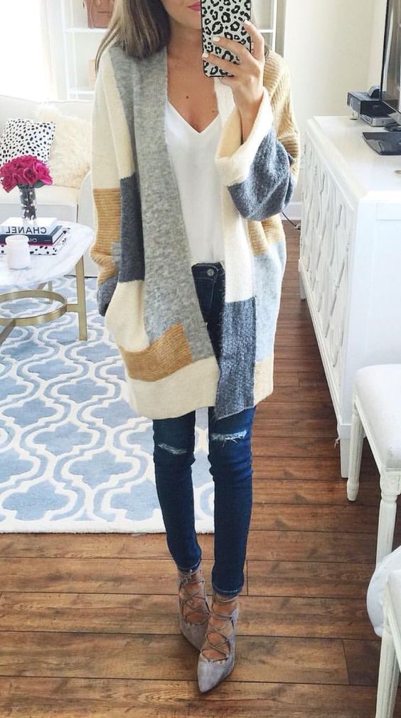 lace up neutral flats, jeans, an oversized cardigan