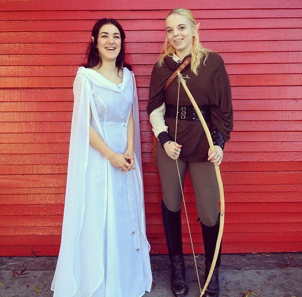 Arwen and Legolas couple look for Halloween