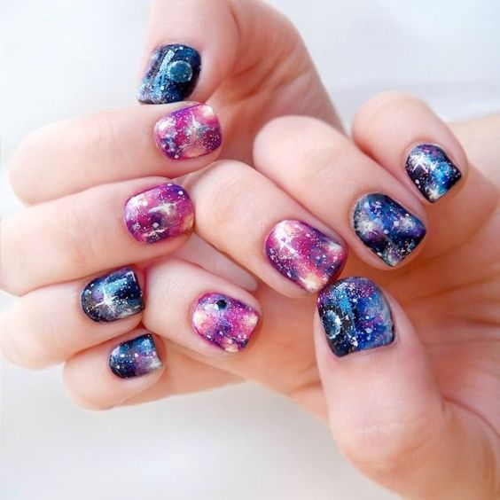 adorable galazy-inspired manicure