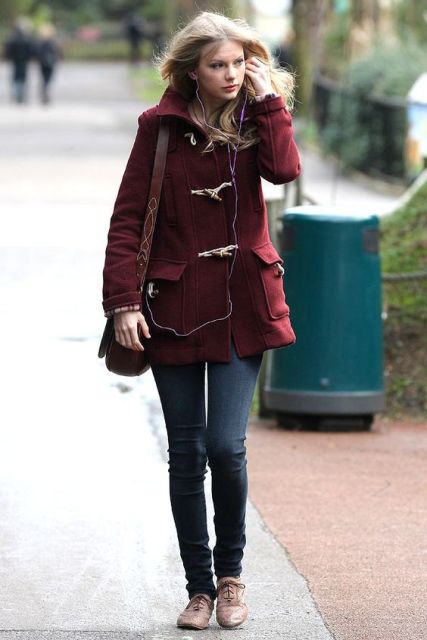 Marsala coat with jeans and light pink shoes