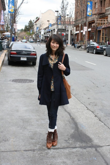 With printed shirt, cuffed jeans and simple dark color coat
