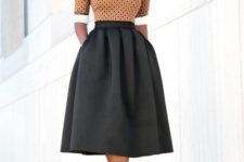 07 button down, A line midi skirt, a patterned jersey and heels for a creative work look