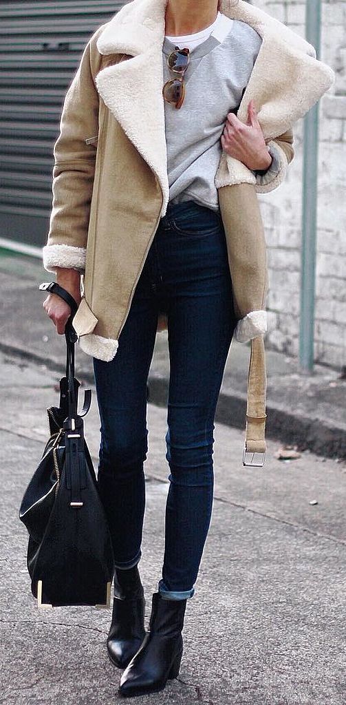 jeans, a sweatshirt and a neutral coat with faux fur