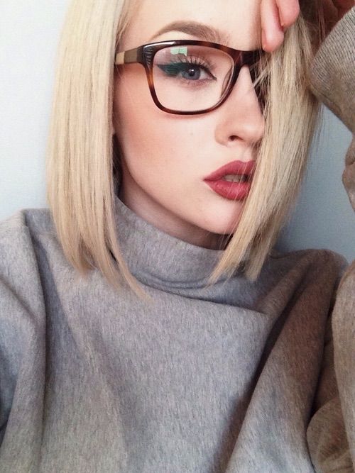 red lips with glasses