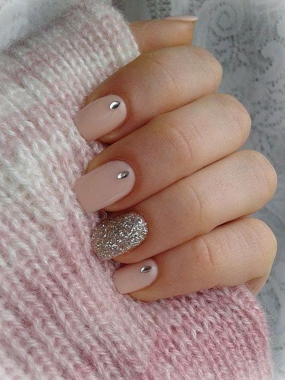 neutral manicure with rhinestones and a glitter accent