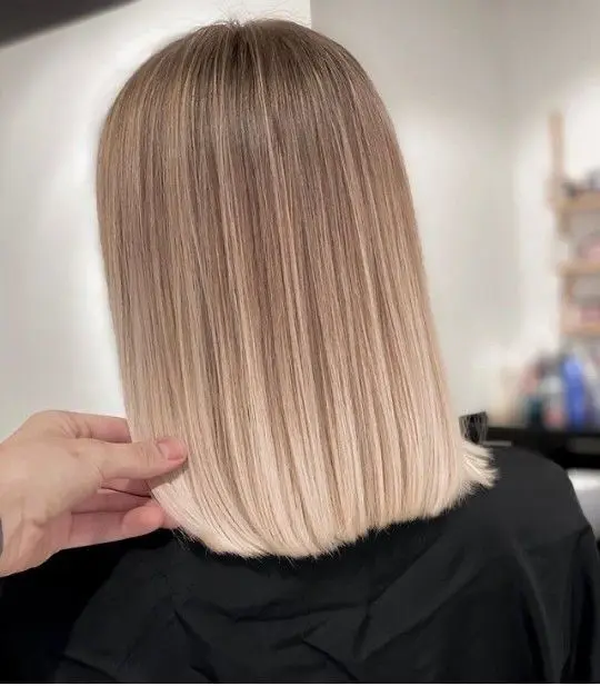 a beautiful blunt long bob with an ombre effect is a stylish and laconic idea to rock right now