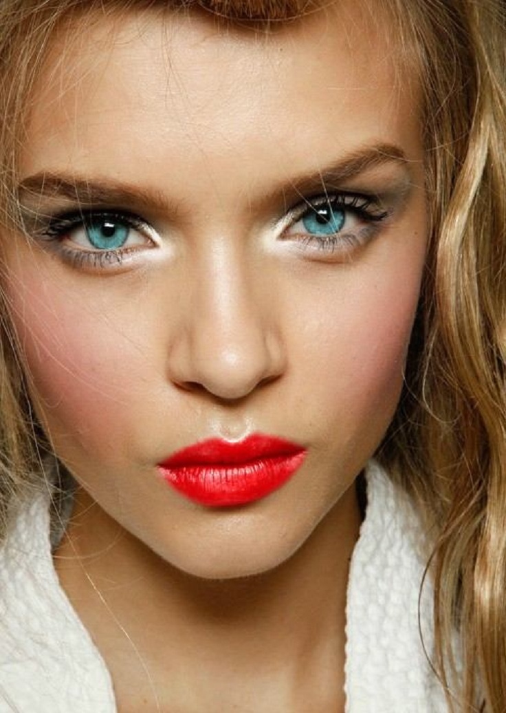 bold red lips for a sexy holiday look