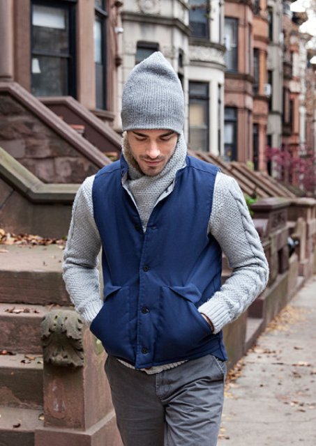 With beanie, light gray sweater and gray jeans
