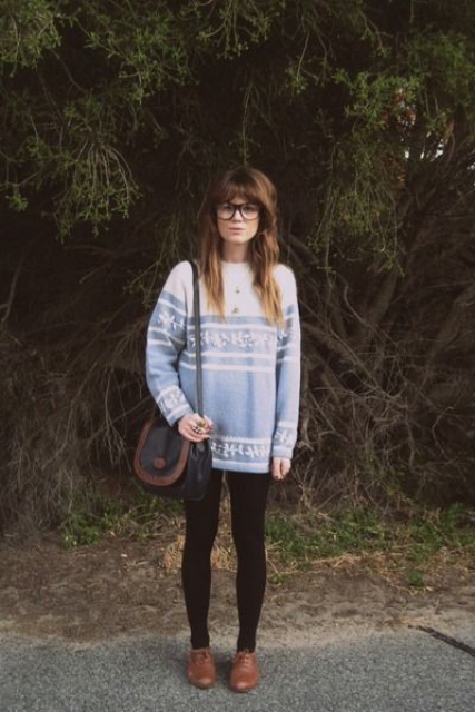With long sweater, leggings and two color bag