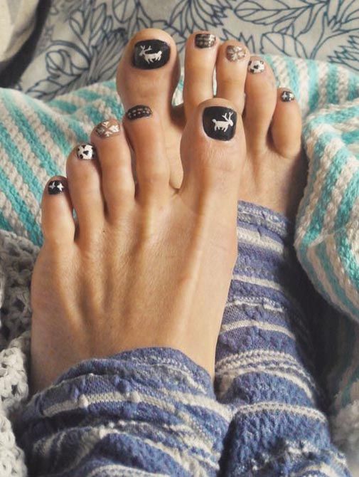 black and white nails with reindeer