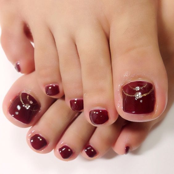 sexy red toes with a touch of glitter