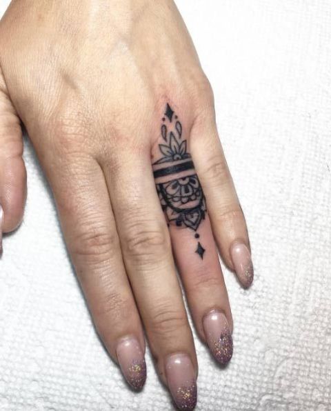 Black ring tattoo design