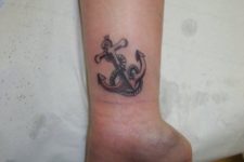 Colored anchor with a rope