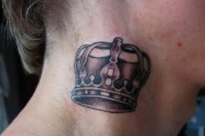 Gorgeous crown tattoo idea