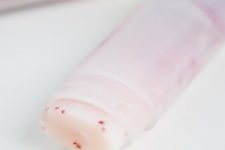 DIY raspberry lemonade lip balm
